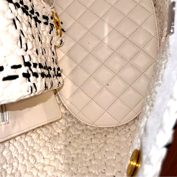 CHANEL NWOT Runway Tweed Tote Bag! This is a unique Sample bag from Chanel’s FW! - Picture 7 of 11